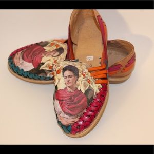 FRIDA CALO WOMEN'S CLOSED TOE HUARACHE SANDALS